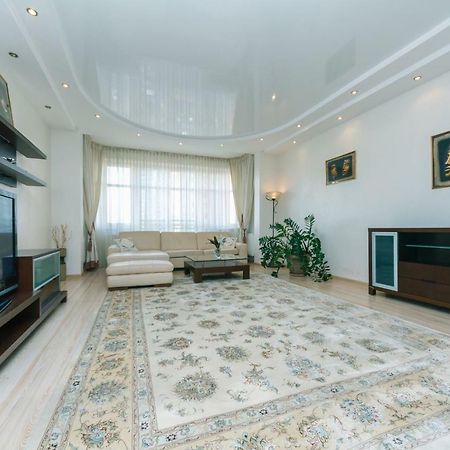 3 Комнатные Апартаменты В Центре Печерска Kyjev Exteriér fotografie