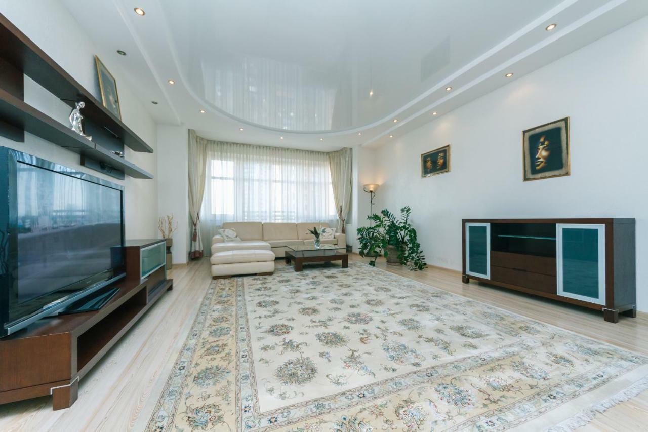 3 Комнатные Апартаменты В Центре Печерска Kyjev Exteriér fotografie