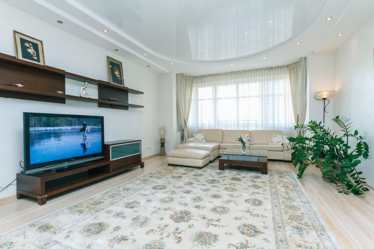 3 Комнатные Апартаменты В Центре Печерска Kyjev Exteriér fotografie